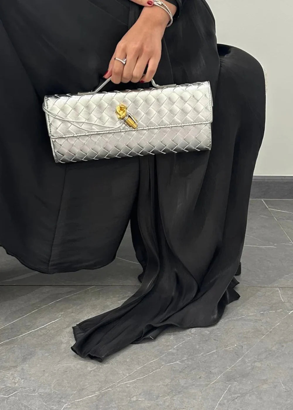 ADELINE petit sac à main en cuir tréssé argenté de luxe avec boucle élégante or