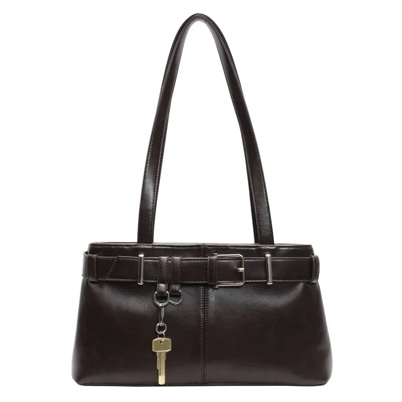 Succombez au sac ALITA, sac à main en cuir vegan  café élégant avec bandoulière, compact et raffiné, idéal pour sublimer vos tenues au quotidien