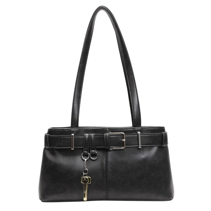 Succombez au sac ALITA, sac à main en cuir vegan  noir élégant avec bandoulière, compact et raffiné, idéal pour sublimer vos tenues au quotidien