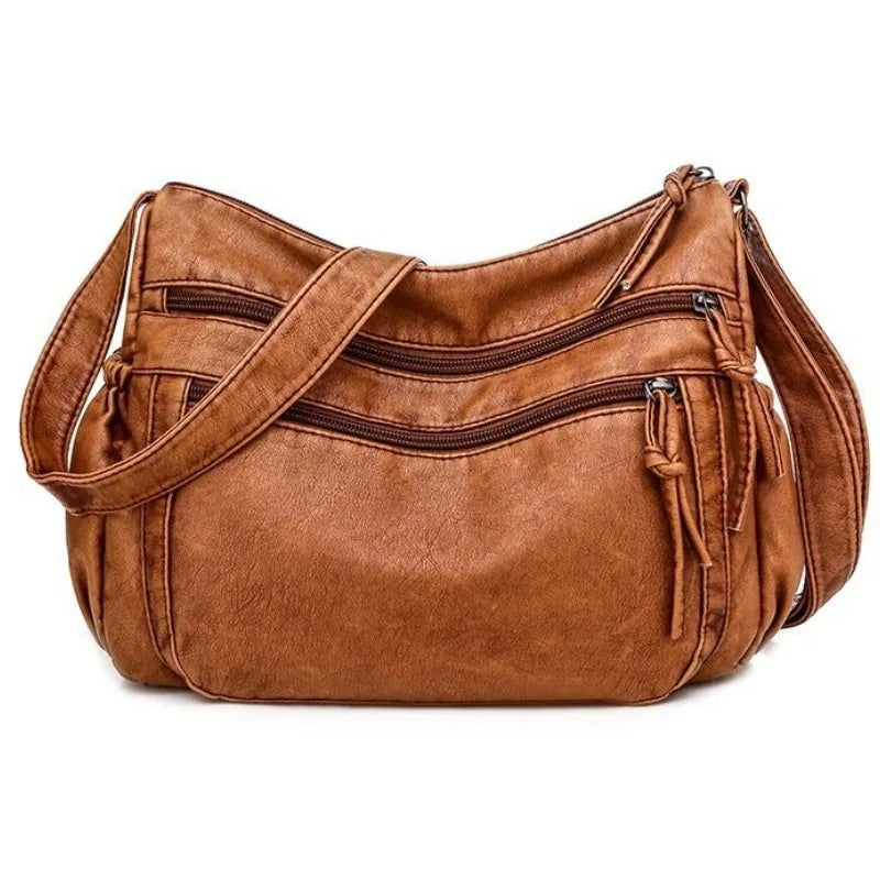 Sac à main ALIZÉE multipoche en bandoulière marron, en cuir vegan souple, design moderne et pratique, idéal pour transporter vos essentiels au quotidien