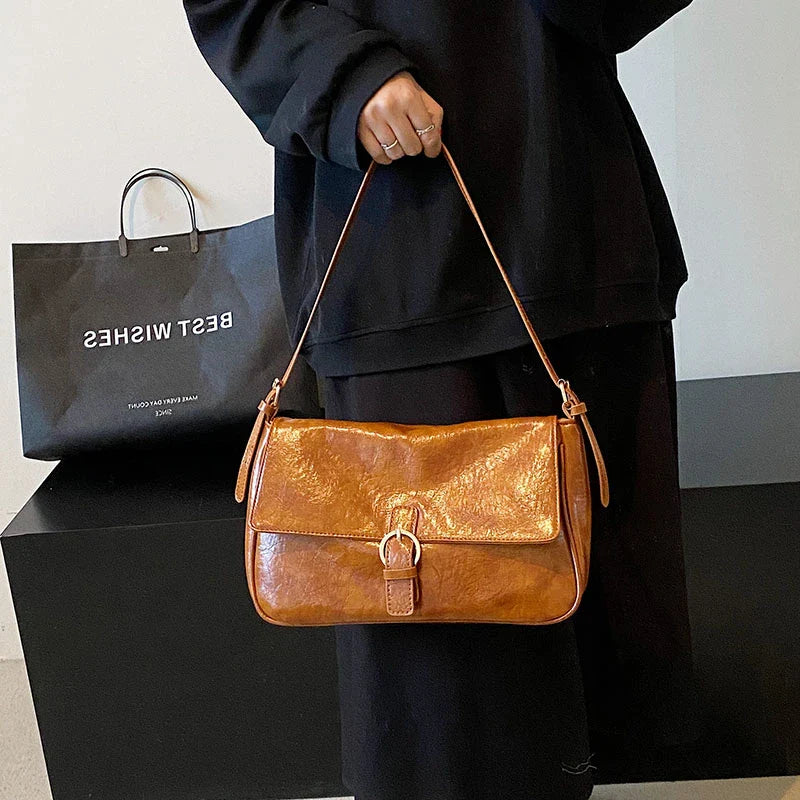 sac bandoulière femme rétro cuir marron vegan lisse chic et pratique Aurora – sac à main élégant pour sorties et quotidien