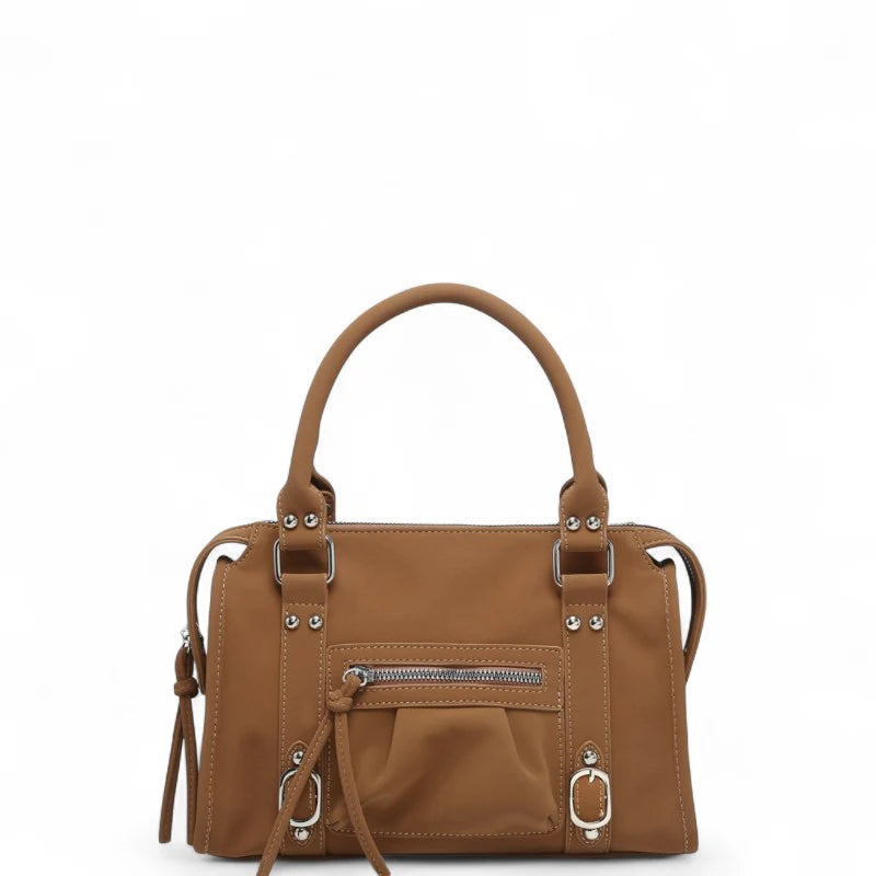 Sac à main CARLA en cuir camel effet brillant, avec détails métalliques, finitions soignées, anses solides, bandoulière réglable et grand compartiment zippé, parfait pour le travail et les sorties.