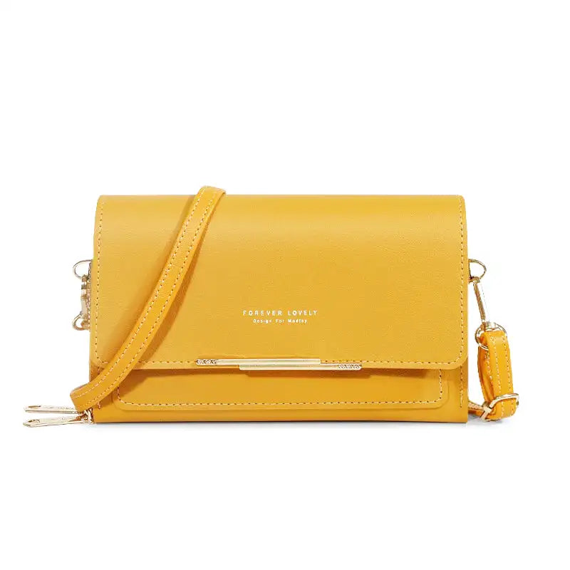 Sac à main CASSIE en cuir synthétique jaune, bandoulière ajustable, avec rabat, compartiments et poches pour organiser vos essentiels avec style et praticité.