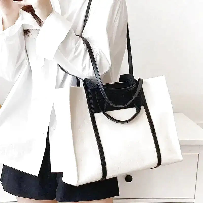 ac à main IVY en toile résistante BLANCHE, bandoulière ajustable, cabas spacieux avec compartiments pour organiser vos essentiels avec style et confort, anses NOIRE.