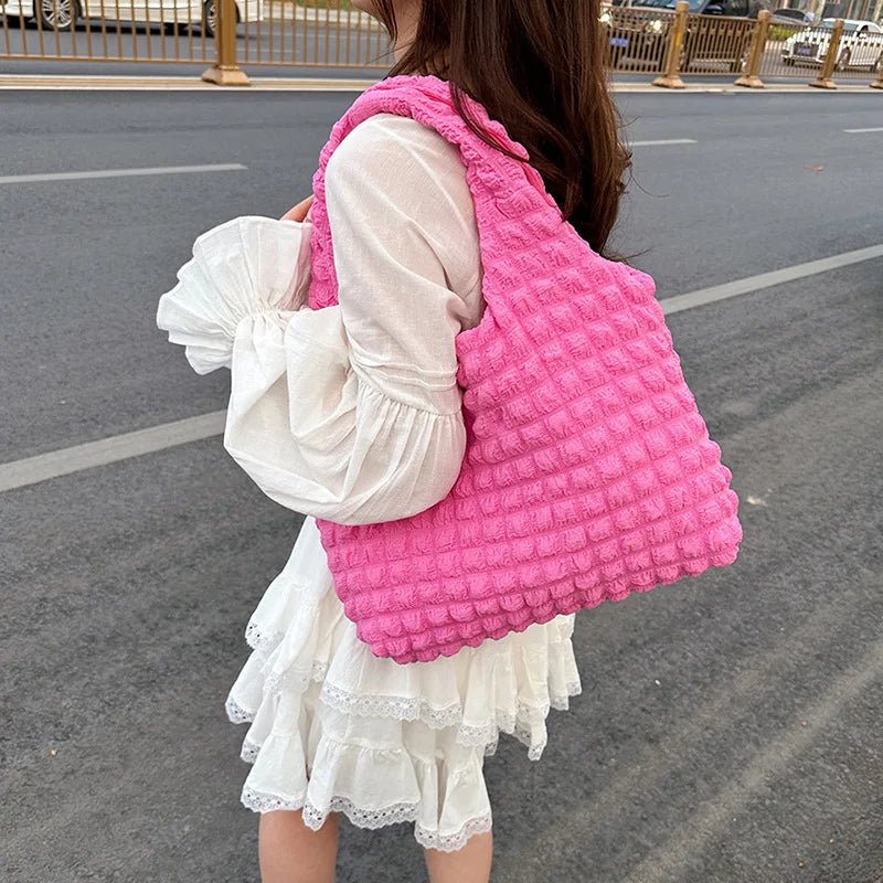 Grand sac à main rembourré rose Elsa, spacieux et confortable, idéal pour ordinateur, dossiers et effets personnels, style crossbody ou à l’épaule.