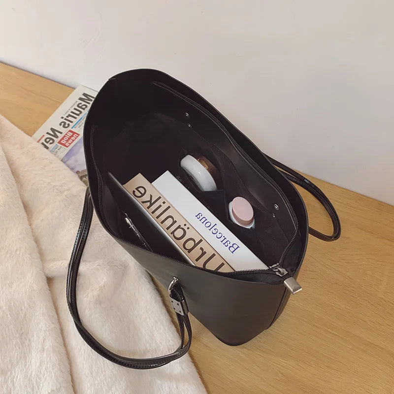 EMELINA - Grand Sac à Main Cabas en Cuir Souple Noir pour Femme, vue intérieur