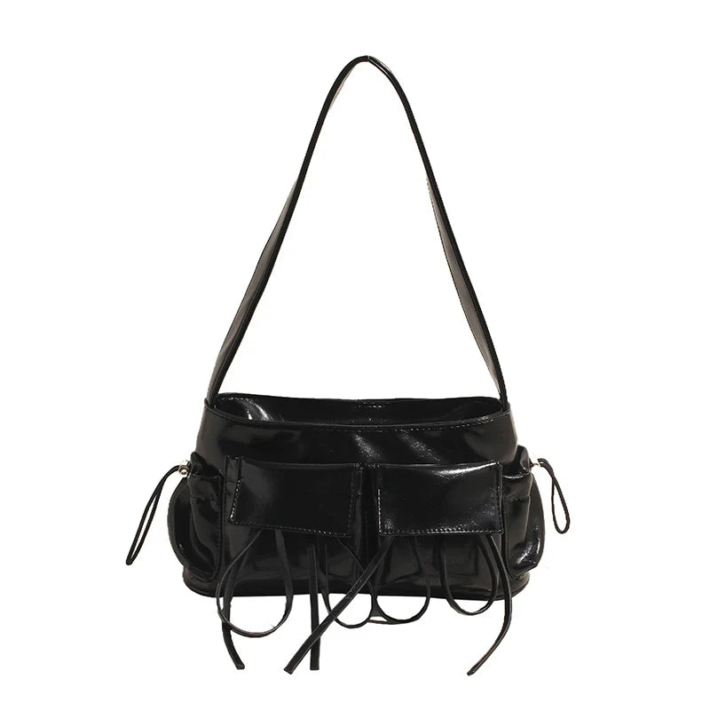 Sac à main Fiona en cuir vernis noir avec bandoulière, spacieux et raffiné, idéal pour ordinateur, cahiers et essentiels du quotidien.