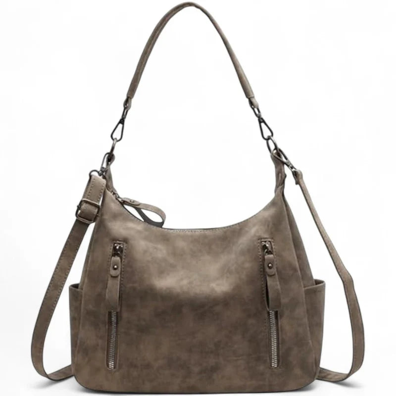 Découvrez Hilona, grand sac à main en suède spacieux et raffiné, idéal pour transporter vos essentiels avec style au quotidien ou lors de vos sorties.