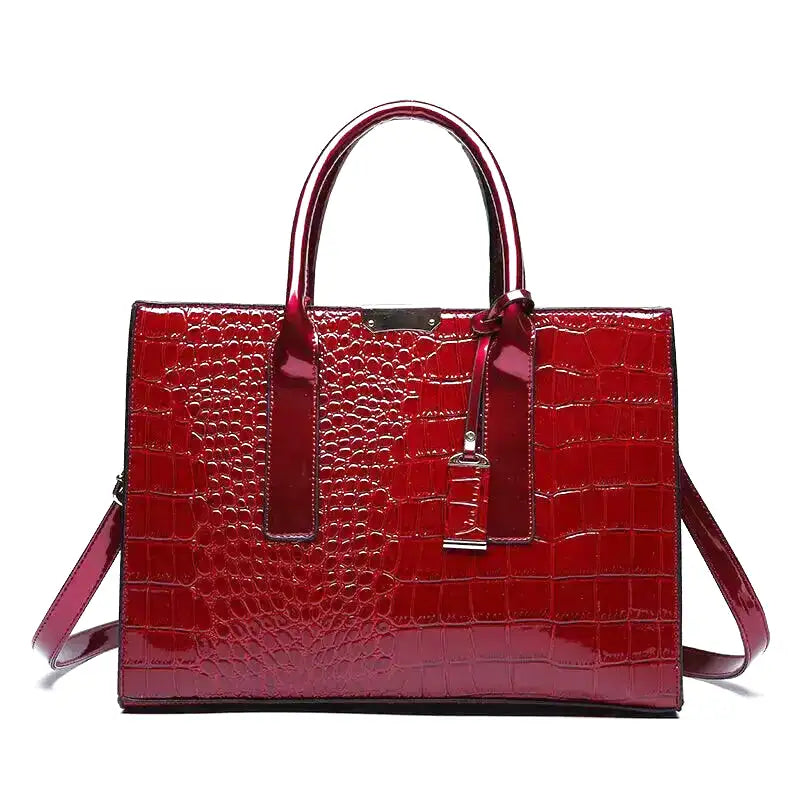 Sac à main IRISA en cuir vernis rouge motif croco, grande capacité, élégant et pratique, parfait pour transporter vos essentiels avec style.