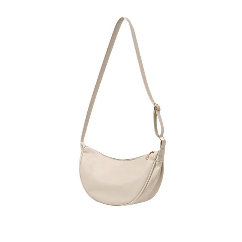Sac à main ISABELLA bandoulière demi-lune en cuir lisse blanc vegan, compact et raffiné, idéal pour transporter vos essentiels avec style au quotidien