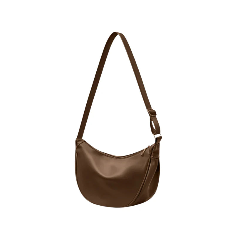 Sac à main ISABELLA bandoulière demi-lune en cuir marron lisse vegan, compact et raffiné, idéal pour transporter vos essentiels avec style au quotidien