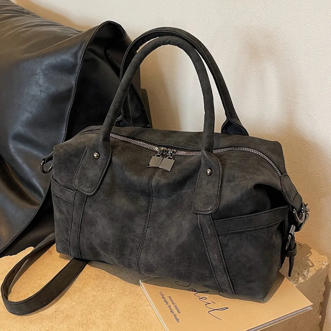 JULIA – Sac fourre-tout cuir noir, grand format élégant et pratique pour étudiantes.