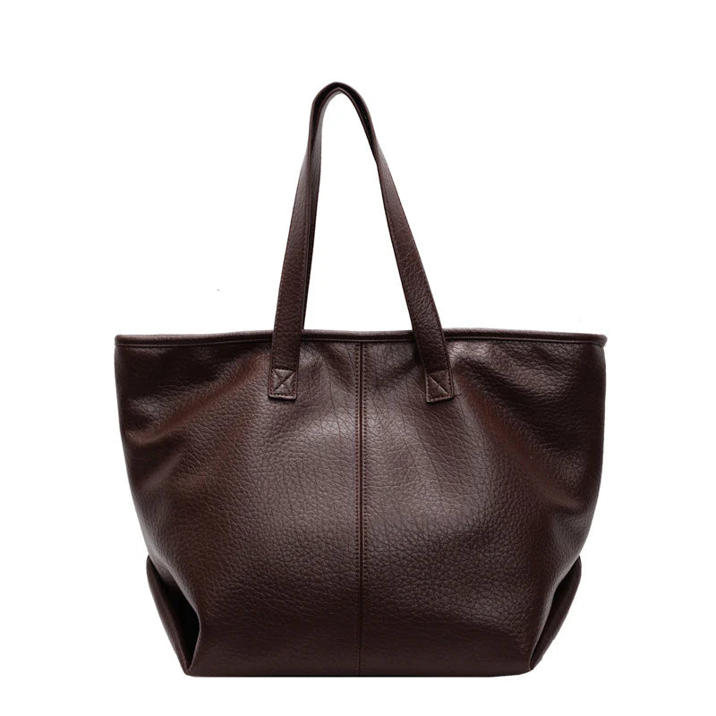 Sac à main KIM en cuir synthétique café, moderne et pratique, grand sac tote bag avec intérieur spacieux et finitions soignées, parfait pour le quotidien et le travail.