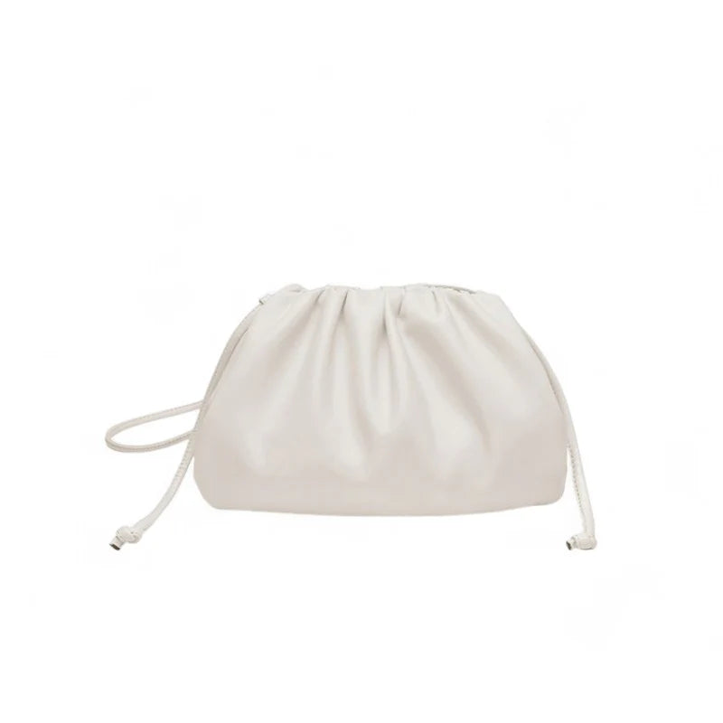 Petit sac à main en cuir vegan blanc Lina avec bandoulière, format compact et élégant pour sorties et rendez-vous.
