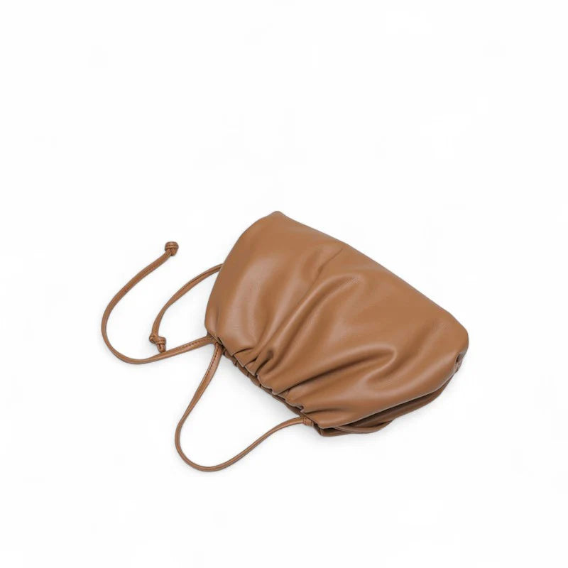 Petit sac à main en cuir vegan marron Lina avec bandoulière, format compact et élégant pour sorties et rendez-vous.