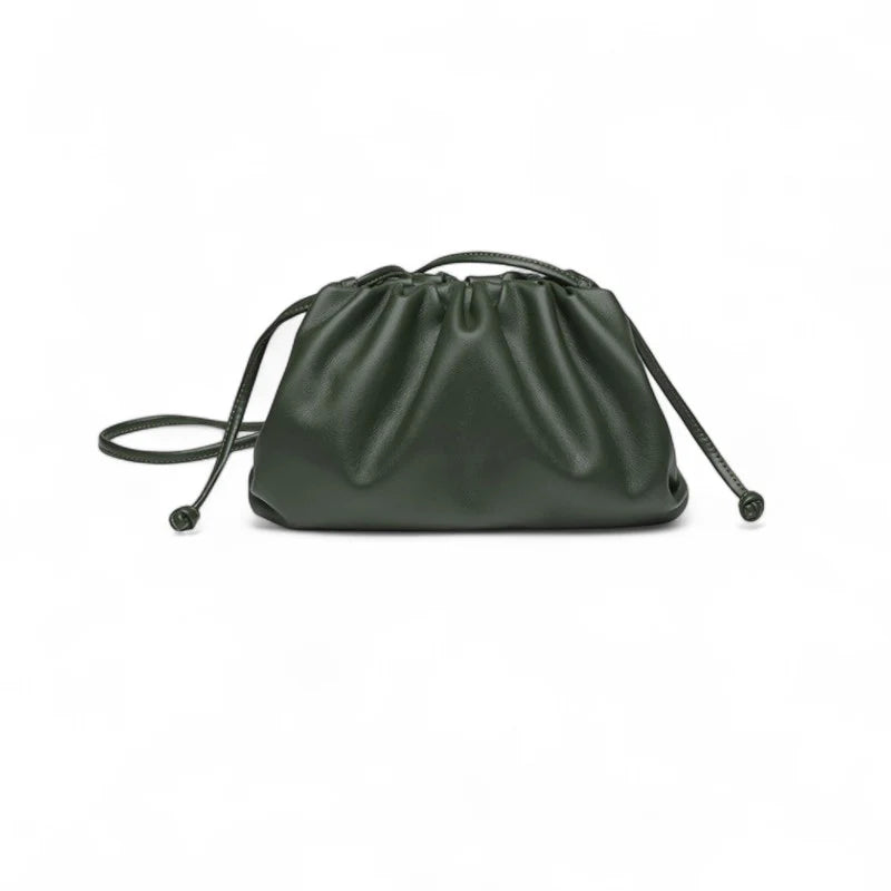 Petit sac à main en cuir vegan vert Lina avec bandoulière, format compact et élégant pour sorties et rendez-vous.