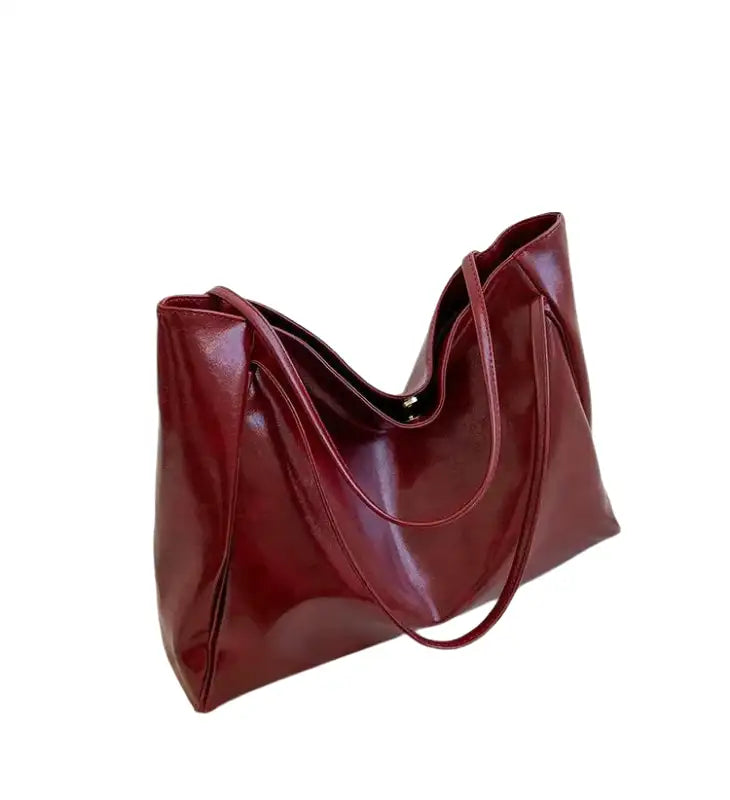 Sac à main LORIA en cuir synthétique ROUGE, moderne et chic, avec bandoulière ajustable, intérieur spacieux et compartiments organisés, parfait pour le quotidien et les sorties.