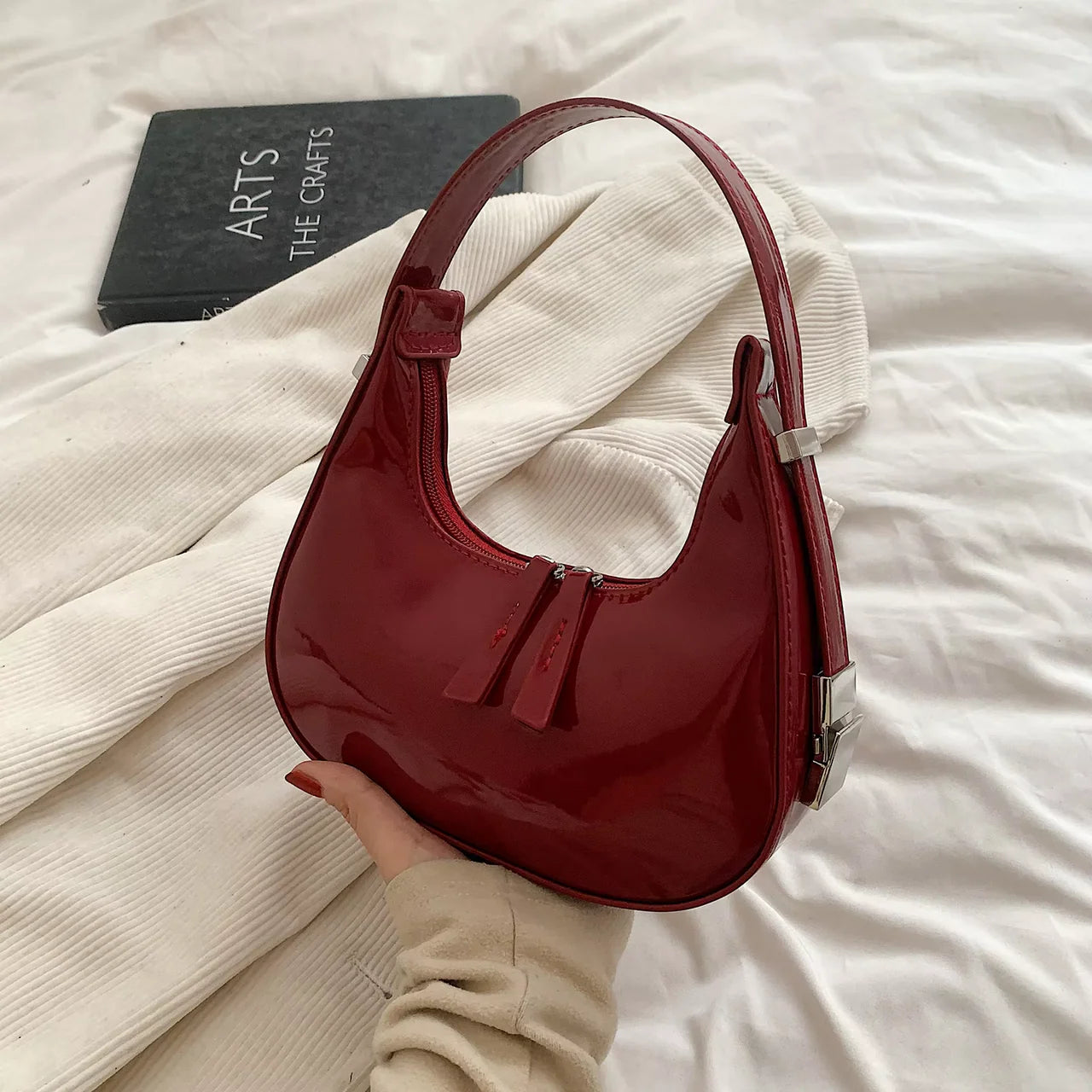 LUNEYA - Sac à Main Cuir Vernis Demi Lune Vintage