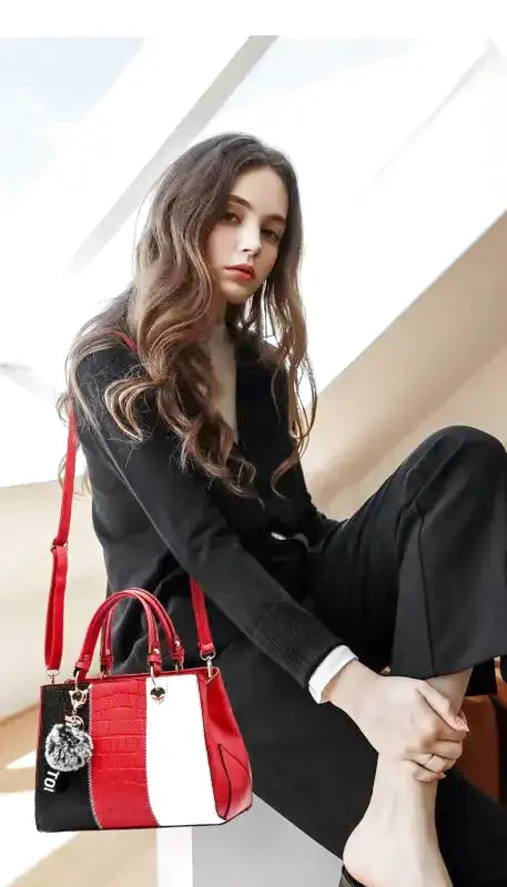 sac MARTINA sac à main bandoulière en cuir croco rouge élégant pour femme, compartiments organisés, poches pratiques et bandoulière réglable pour style et confort