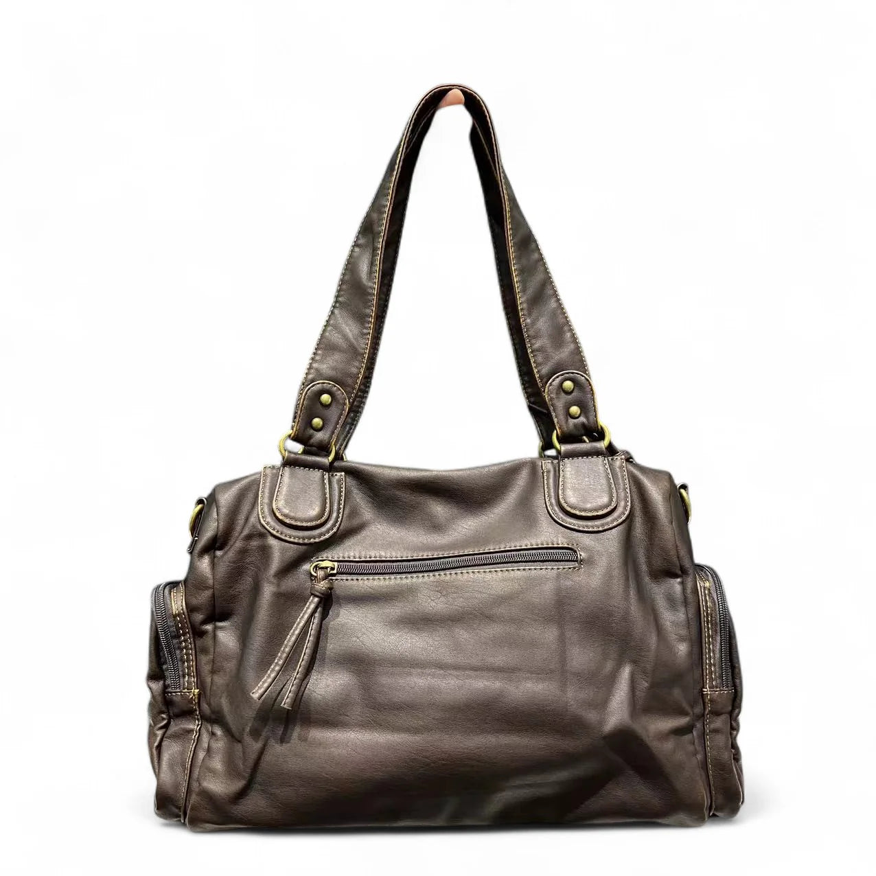 Sac à main MELANIA en cuir vintage marron vegan avec multiples poches élégantes et format spacieux vue de dos