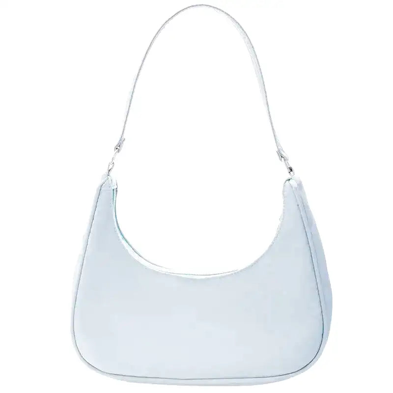 Petit sac à main MELIA en cuir vegan souple bleu, format compact avec design chic et minimaliste, idéal pour une sortie élégante.