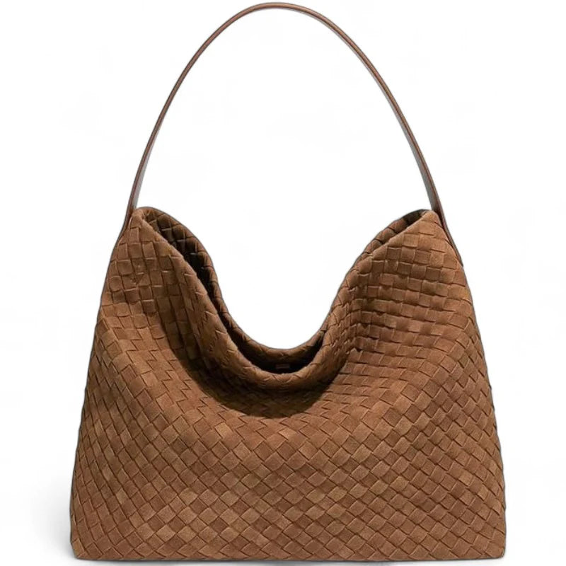 Découvrez MIKA, sac cabas tissé camel grand format pour femmes actives : chic, pratique, compatible ordinateur 15” et 100% vegan. Parfait au quotidien !