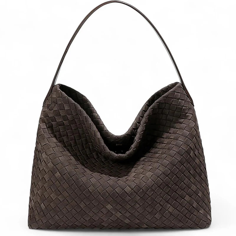 Découvrez MIKA, sac cabas tissé marron grand format pour femmes actives : chic, pratique, compatible ordinateur 15” et 100% vegan. Parfait au quotidien !