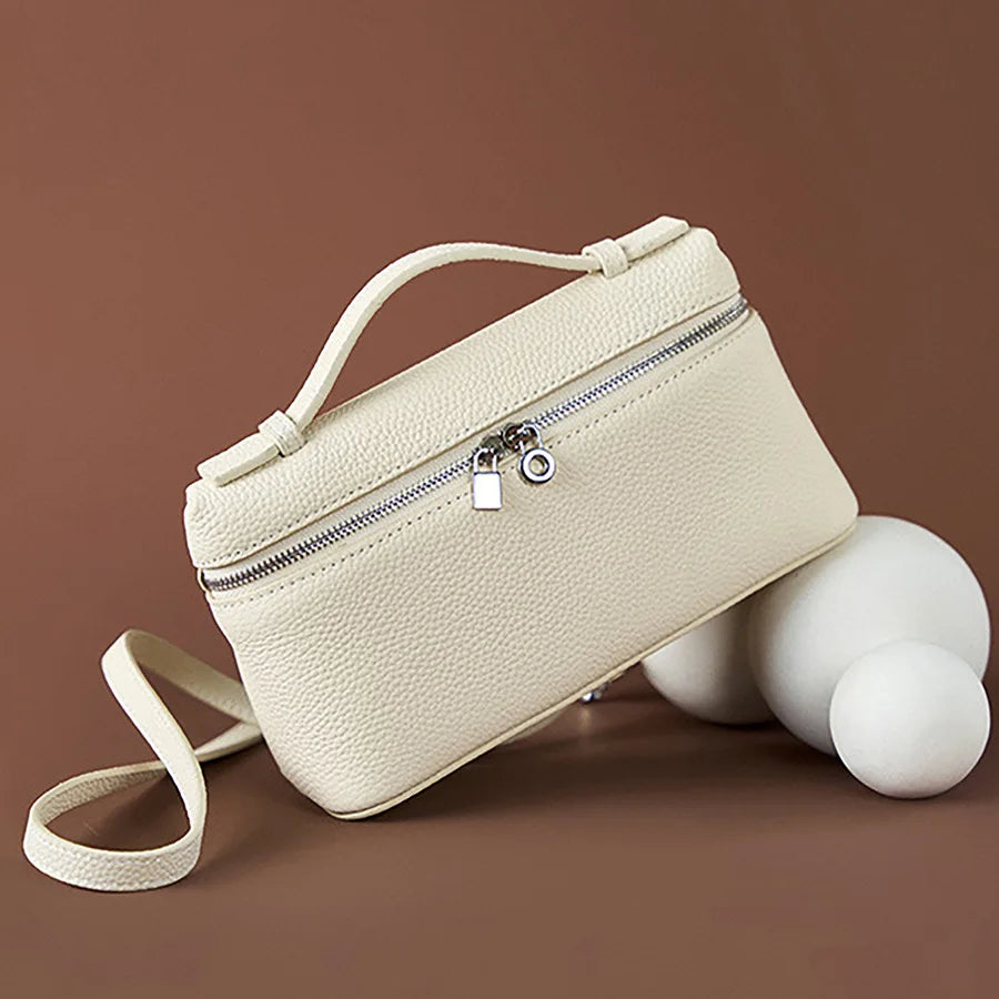 Petit sac à main Mua en cuir grainé  beige vegan, compact et élégant, idéal pour téléphone, porte-cartes, clés et accessoires essentiels.