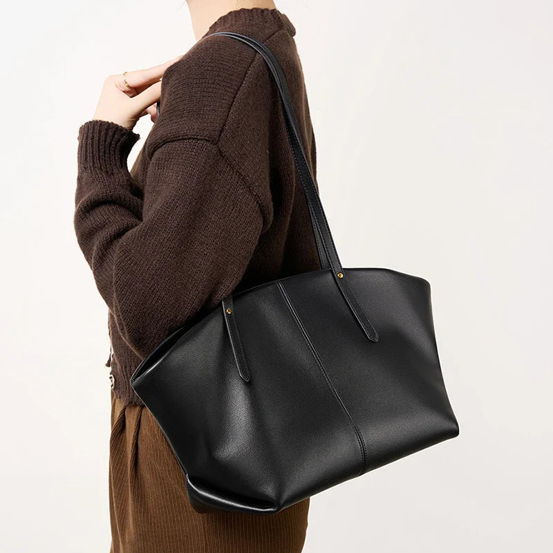 Grand sac à main Naila, luxueux et spacieux, idéal pour ordinateur, dossiers et effets personnels au quotidien.