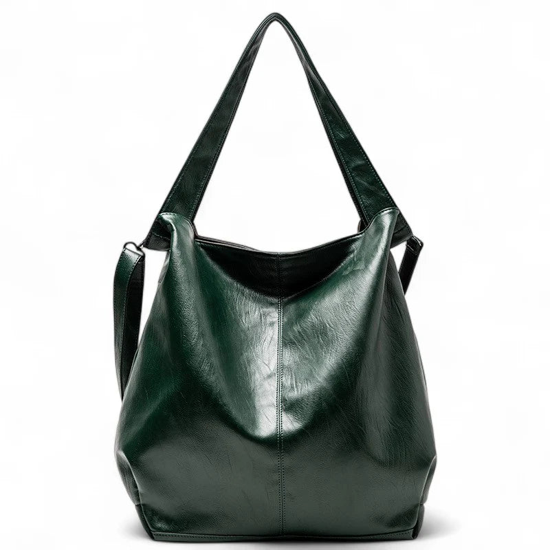 Sac à main SAVANNAH en cuir souple vegan vert, grand format avec bandoulière réglable, parfait pour transporter ordinateur, dossiers et essentiels avec élégance et confort au quotidien.