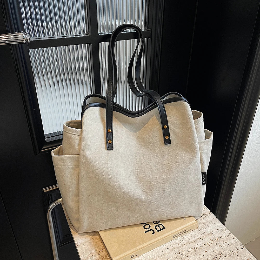 Grand sac cabas en tissu blanc Selva, spacieux et pratique pour ordinateur, dossiers et effets personnels au quotidien.