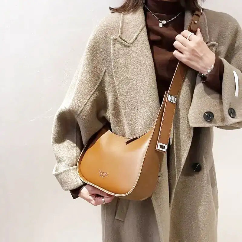 SIRINA - Sac à main bandoulière en cuir souple camel, élégant et pratique pour femme, porté en bandoulière