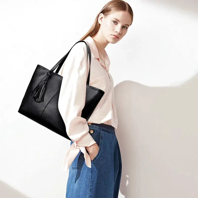 SORINA, Sac à Main Grande Capacité Rétro noir en cuir vegan, élégant et spacieux, avec multiples compartiments pour garder vos essentiels organisés au quotidien