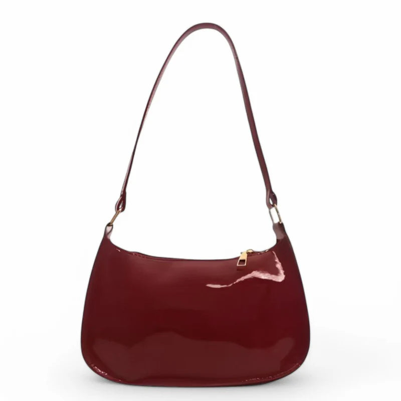 Sac à main SYA petit format vernis rouge, design raffiné et lumineux, idéal pour transporter vos essentiels avec style lors de vos sorties