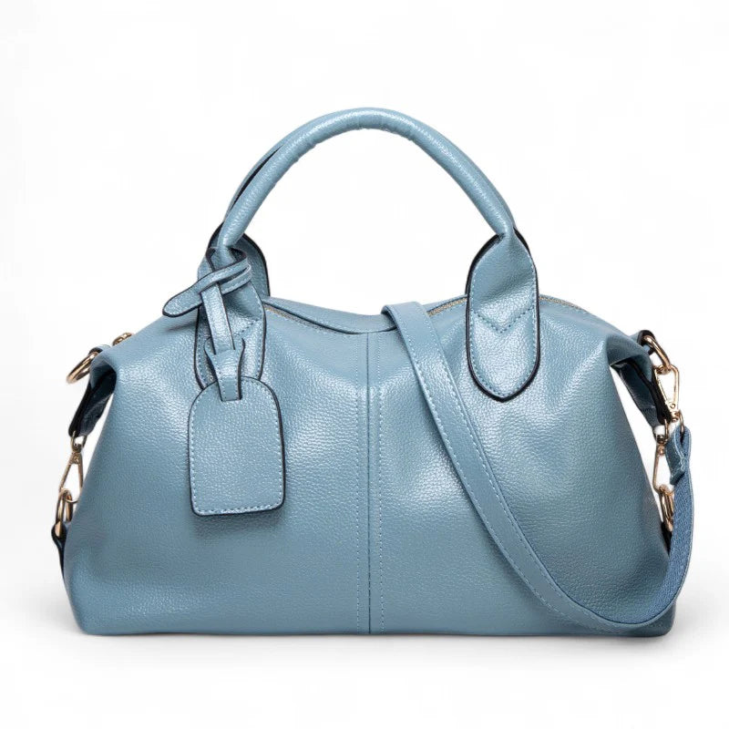 Sac à main bandoulière Yaelle en cuir bleu texturé, élégant et pratique pour étudiantes et jeunes femmes, avec bandoulière ajustable, design chic et compartiments organisés pour transporter cahiers, ordinateur et accessoires du quotidien.